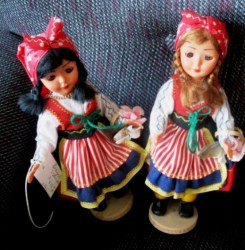 2 SISTER INTERNATIONAL DOLLS FROM PORTUGAL, STANDS #465
